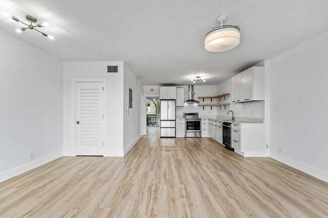 Building Photo - 65 SE Spanish Trail