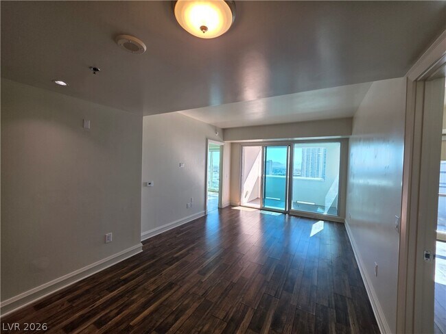 Building Photo - 2700 S Las Vegas Blvd