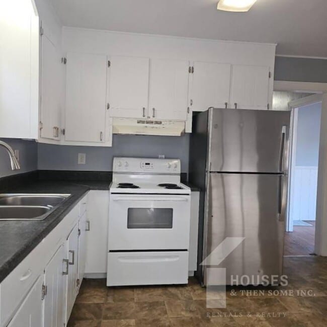 Building Photo - 7 Edwards St