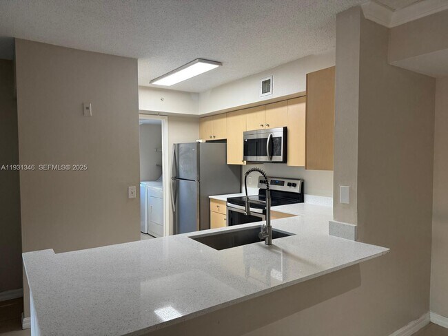 Building Photo - 2494 Centergate Dr