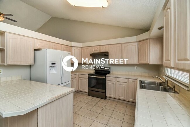 Building Photo - 4 Bedroom Pet-Friendly Home in COLORADO SP...