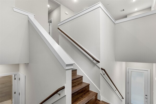 Building Photo - 604 Thornton Oaks Ln