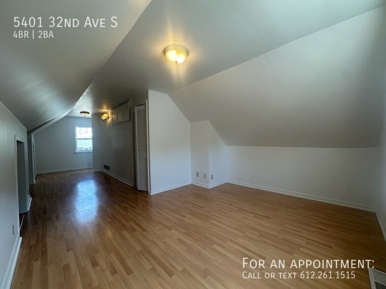 Building Photo - 5401 S 32nd Ave