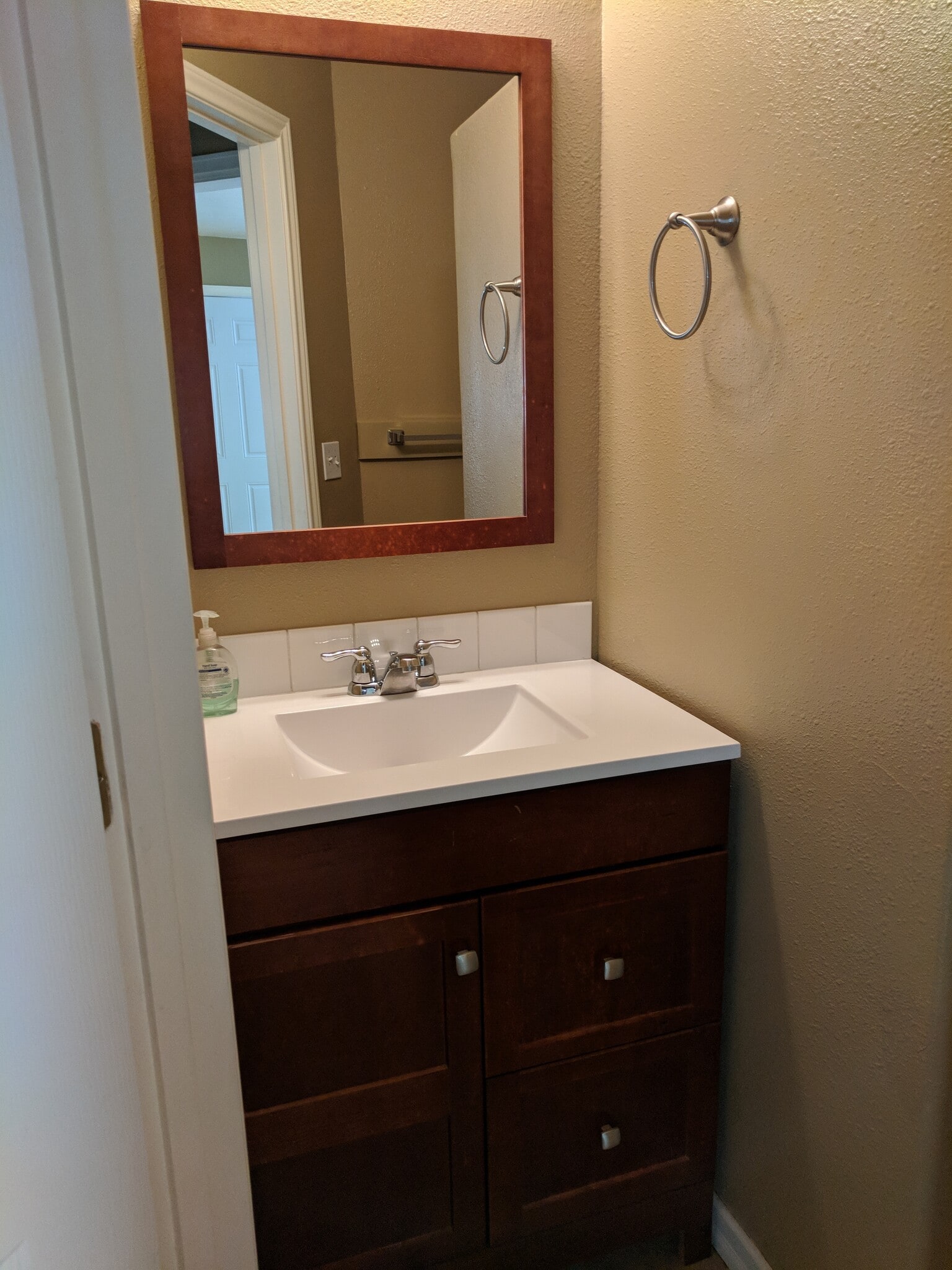 Compact Full Bath - 206 W Linden St