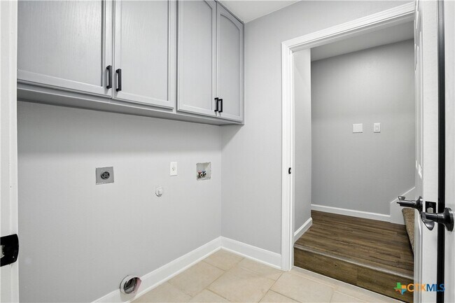 Building Photo - 4005 Midway Dr