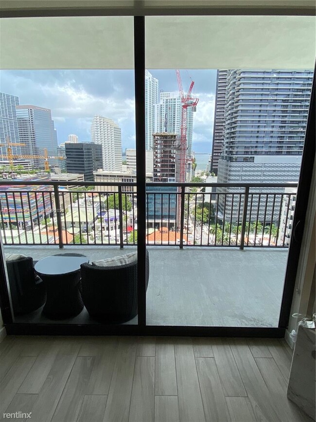 Building Photo - 2 br, 2 bath Condo - 999 SW 1st Ave Apt 1802