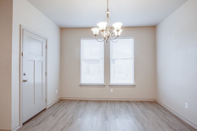 Building Photo - Wonderful Home in Cambridge Way! SPEC!