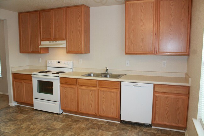 Building Photo - 7631 Bedford Cr