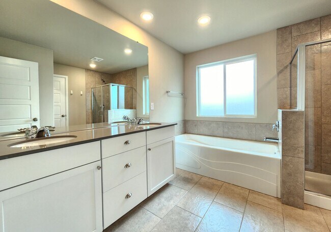 Building Photo - 4 Bedroom Home in Marysville Available Now!