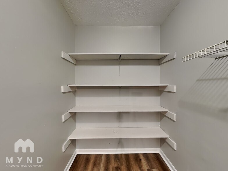 Building Photo - 175 Mountain View Cir
