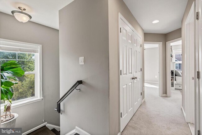 Building Photo - 43596 Mirror Terrace