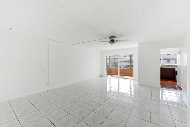 Building Photo - 4044 NW 19th St