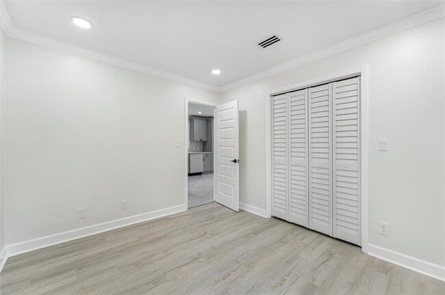 Building Photo - 6073 Fieldcrest Dr