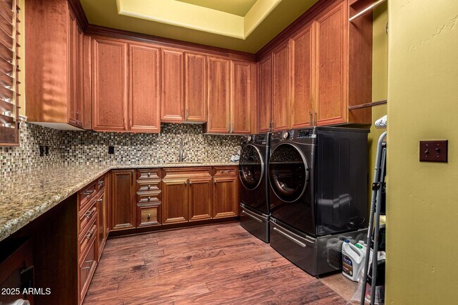 Building Photo - 1930 E Desert Willow Dr