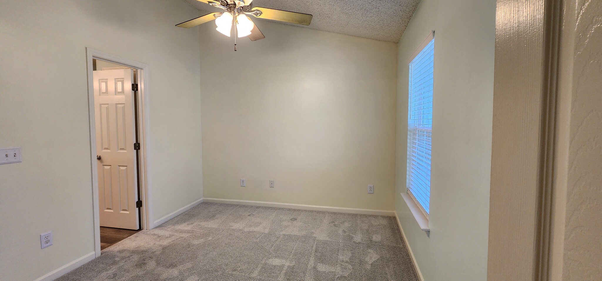 Building Photo - 8022 Shadow Oak Dr