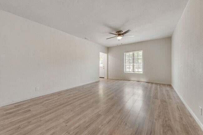 Building Photo - 2704 Rosen Ave