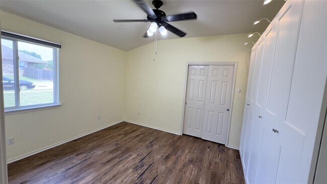 Building Photo - 700 Sweet Leaf Ln