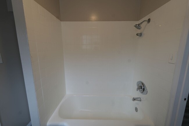 Building Photo - 440 RAYVON