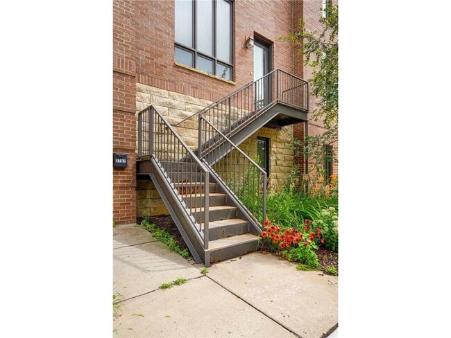Building Photo - 2707 1st Ave S