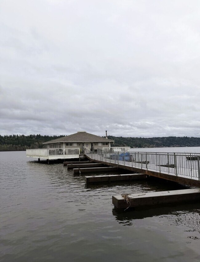 Building Photo - 2Bd/1.75Ba Redmond Condo