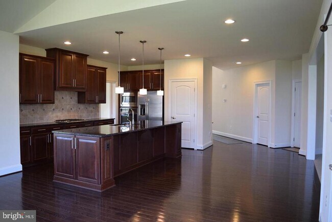 Building Photo - 42159 Tecumseh Hills Dr