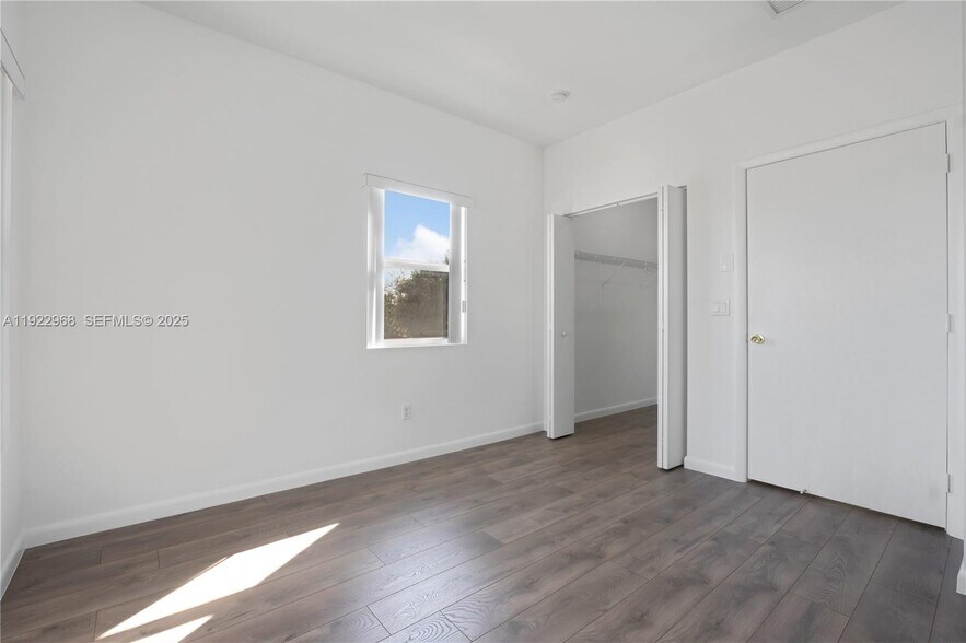 Building Photo - 5610 SW 43rd St