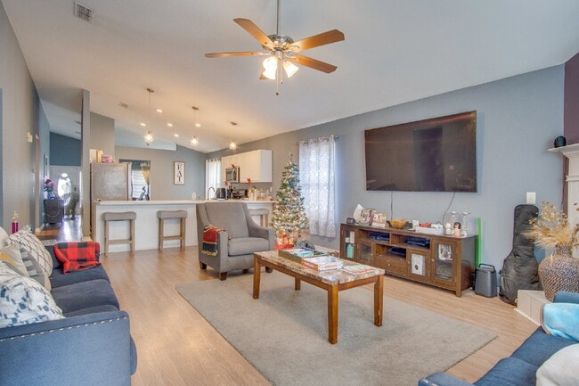 Building Photo - Move-in Special- $250 off the first month's rent.- Spacious 3 Bedroom Home Minutes from Downtown ...