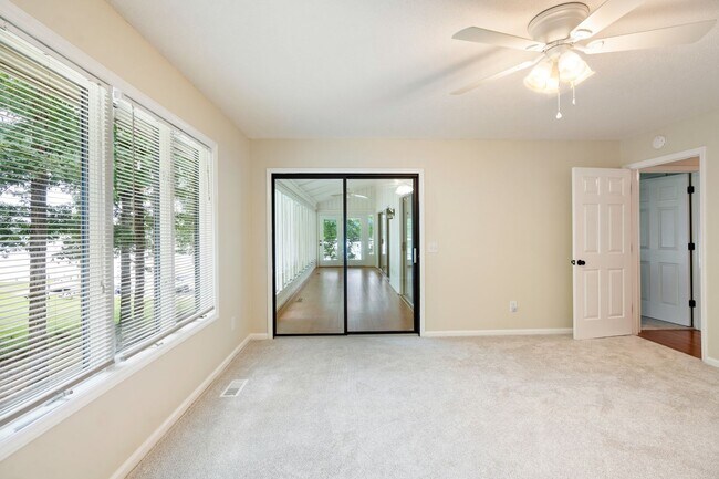 Building Photo - 3 Bedroom Contemporary Carolina Trace Home...