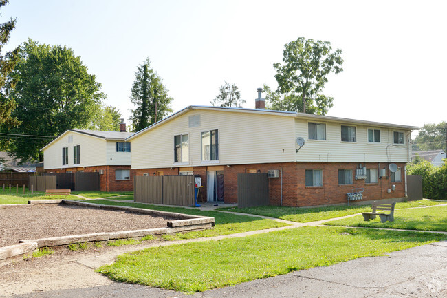 Building Photo - Clovernook Apartments