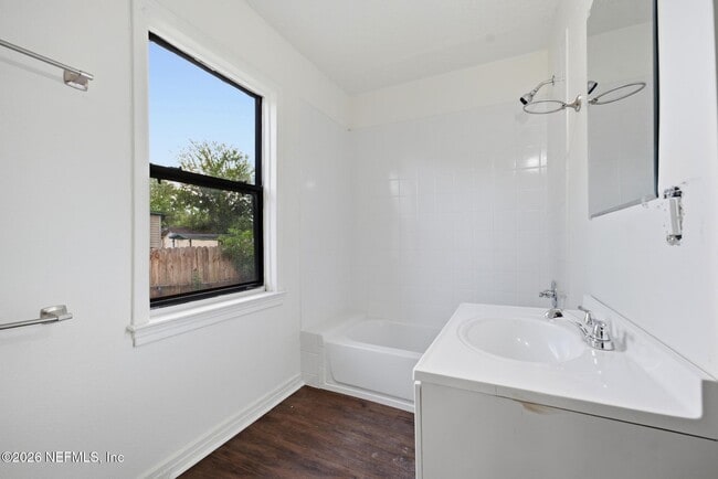Building Photo - 920 George Cir