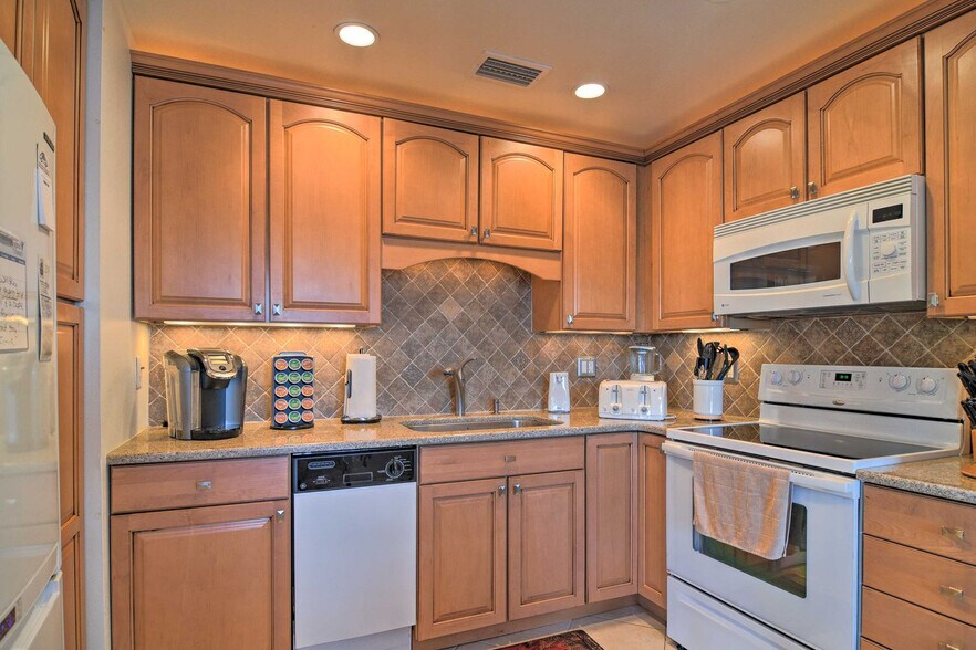 Building Photo - 5285 Coquina Key Dr SE