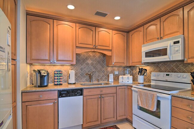 Building Photo - 5285 Coquina Key Dr SE