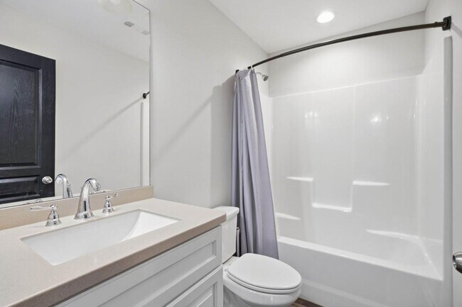 Building Photo - 7621 Maple Pl