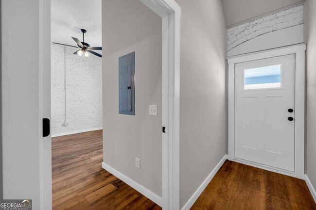 Building Photo - 86 S Forest Ave