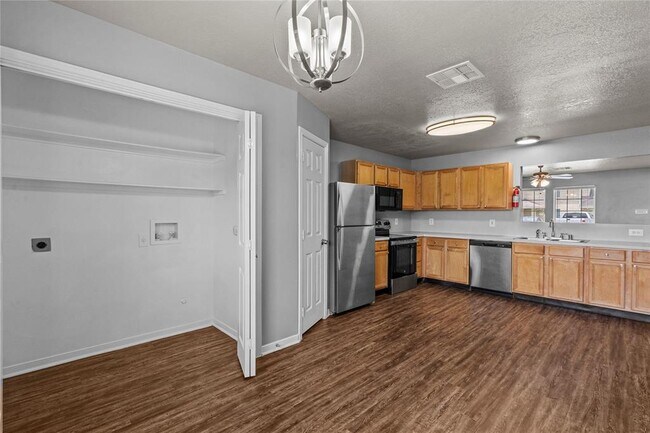 Building Photo - 122 Green Isle Ave
