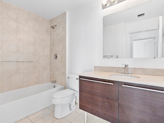 Building Photo - 1900 N Bayshore Dr