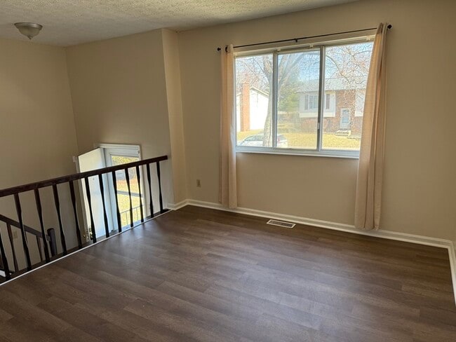 Building Photo - Charming 3 bed, 1.5 bath home!