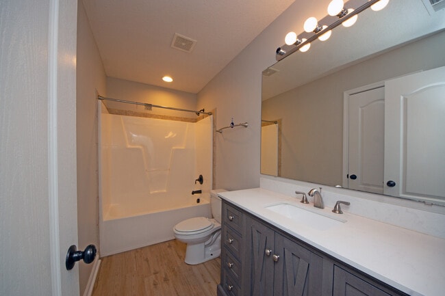 Building Photo - 300 Cadenza Ln