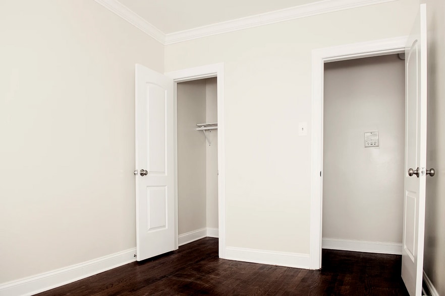 Building Photo - 3845 N Greenview Ave