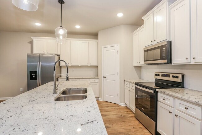 Building Photo - 1019 Smoky Mountain Springs Ln