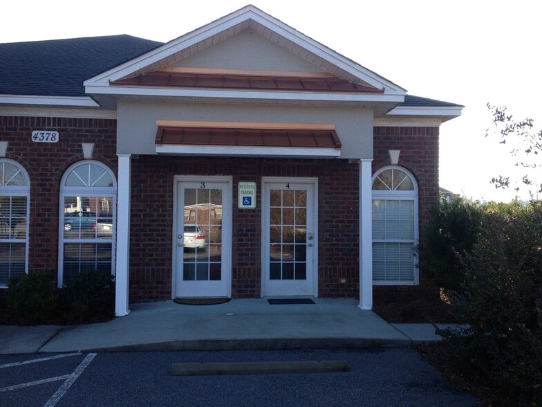 Building Photo - 4378 Oleander Dr