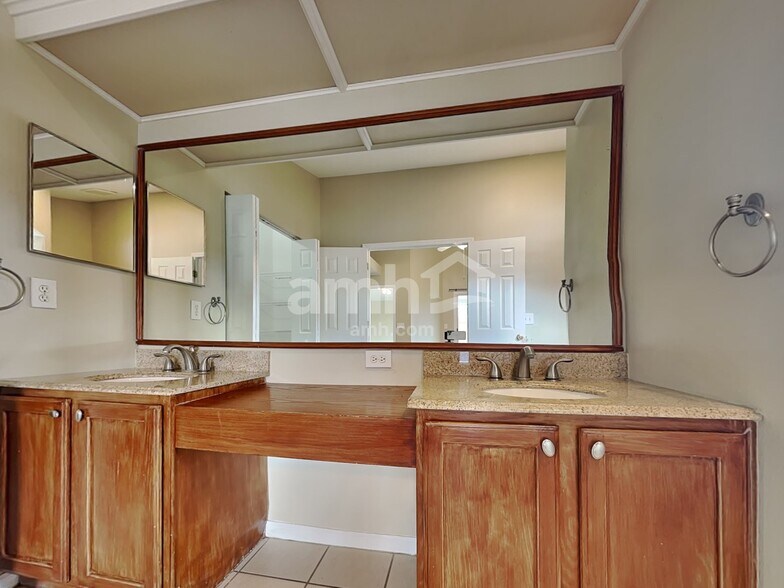 Building Photo - 27501 Sky Lake Cir
