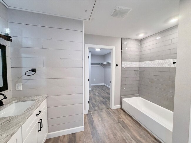 Building Photo - 710 N Rusk St