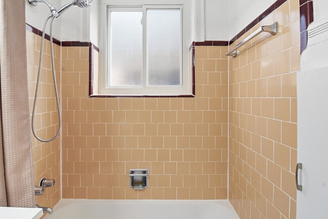 Building Photo - $1,245.95 with Half Off Second Month’s rent until 08/31/26 only, 1 Bed - 1 Bath, Condo in Denver ...