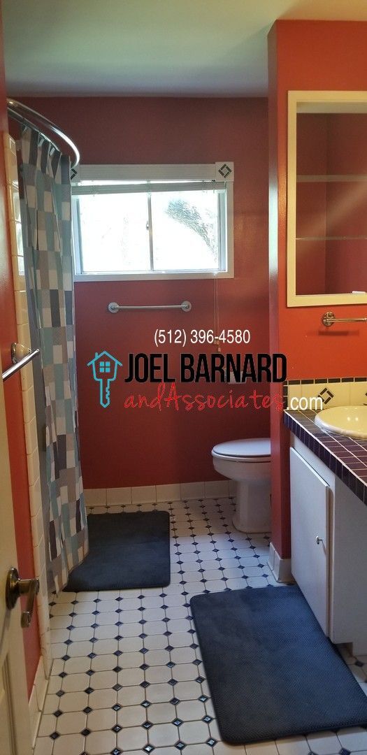 Building Photo - **Available May 10** Large Split Level Hom...