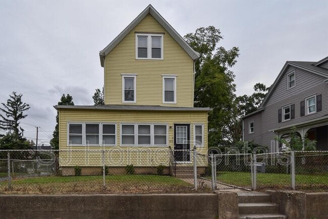Primary Photo - 702 Parry Ave
