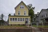 Building Photo - 702 Parry Ave