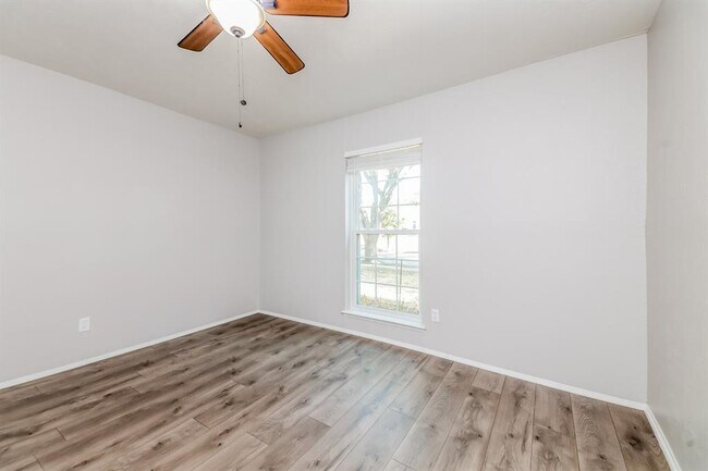 Building Photo - 1840 Paxton Dr