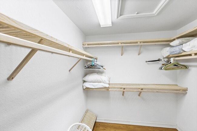 Building Photo - ** BRIARWOOD ** 3 BED / 2 BATH - POOL HOME - TURNKEY FURNISHED - SEASONAL OR SHORT TERM