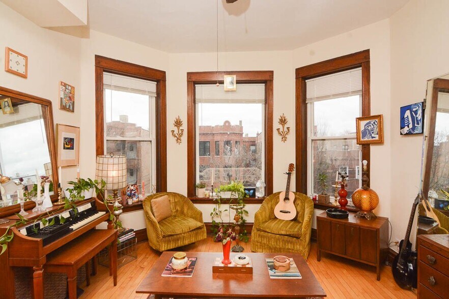 Building Photo - 2316 W Iowa St